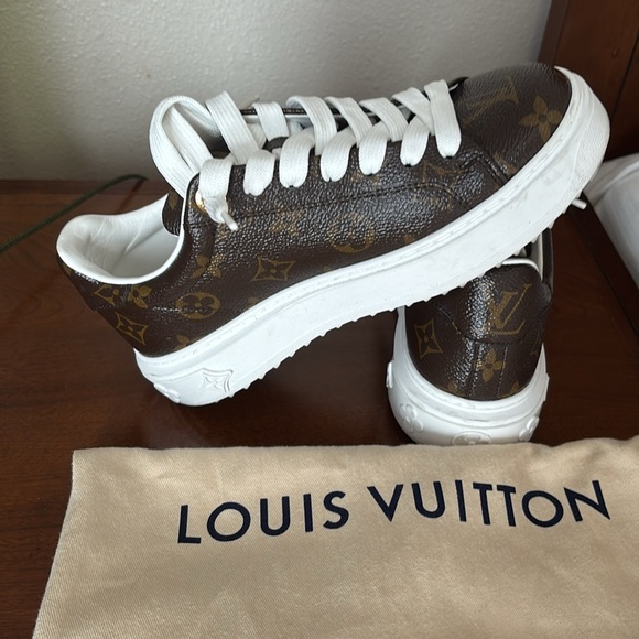 Genuine lv sneakers made in Italy size 36 - Picture 14 of 15